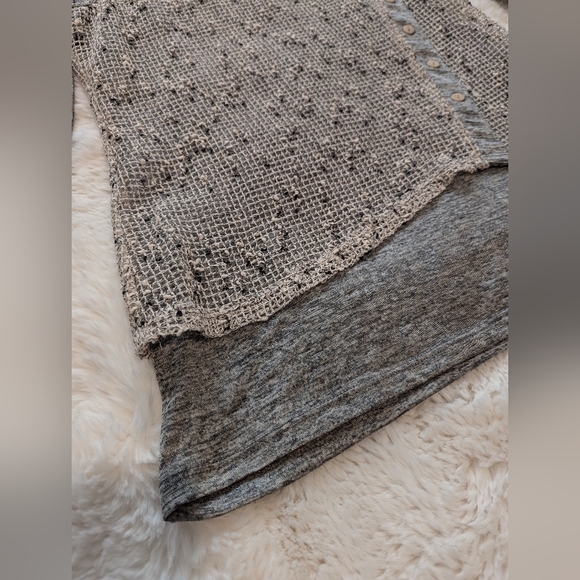 MICHAEL TYLER pullover top with mesh style overlay - Picture 3 of 8